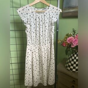 🌟H&M🌟 Flutter Sleeve White Floral dress
Size 2